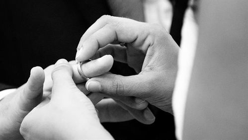 明知相親對象已婚仍繼續交往收4萬元禮物,女子為何起訴婚介公司要賠償