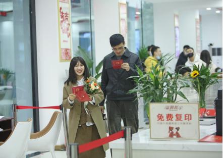 新晉 網紅日 迎來結婚潮 廣元利州區161對情侶領證